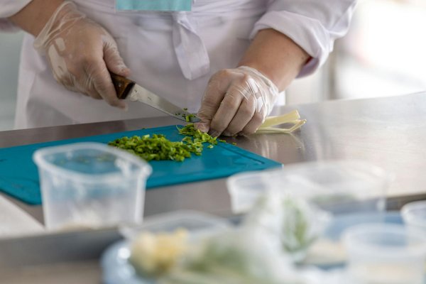 Welke kooktechnieken helpen bij het verminderen van calorieën?